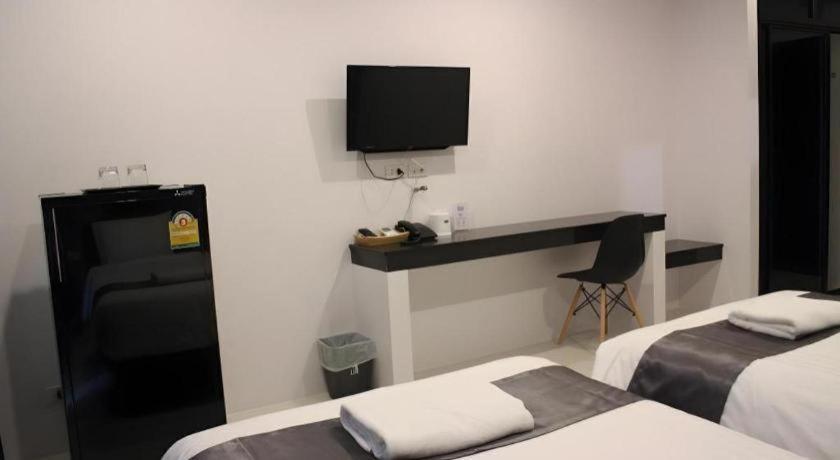 The Bed Hotel Пхитсанулок Экстерьер фото